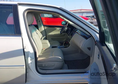 2011 Cadillac Dts Premium Collection z USA, uszkodzony, nr VIN 1G6KH5E60BU125901